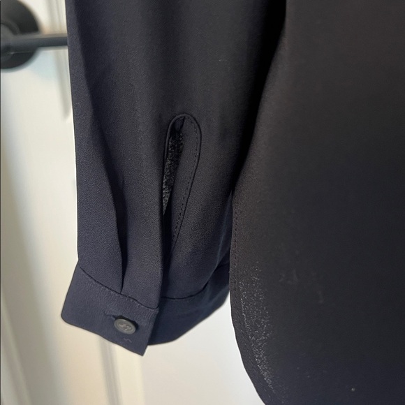 Banana Republic V Neck Popover Top - Picture 4 of 7